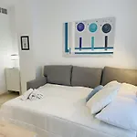 Sol De Con Vistas Al Mar, Piscina Y Cerca De La Playa * 马尔韦利亚